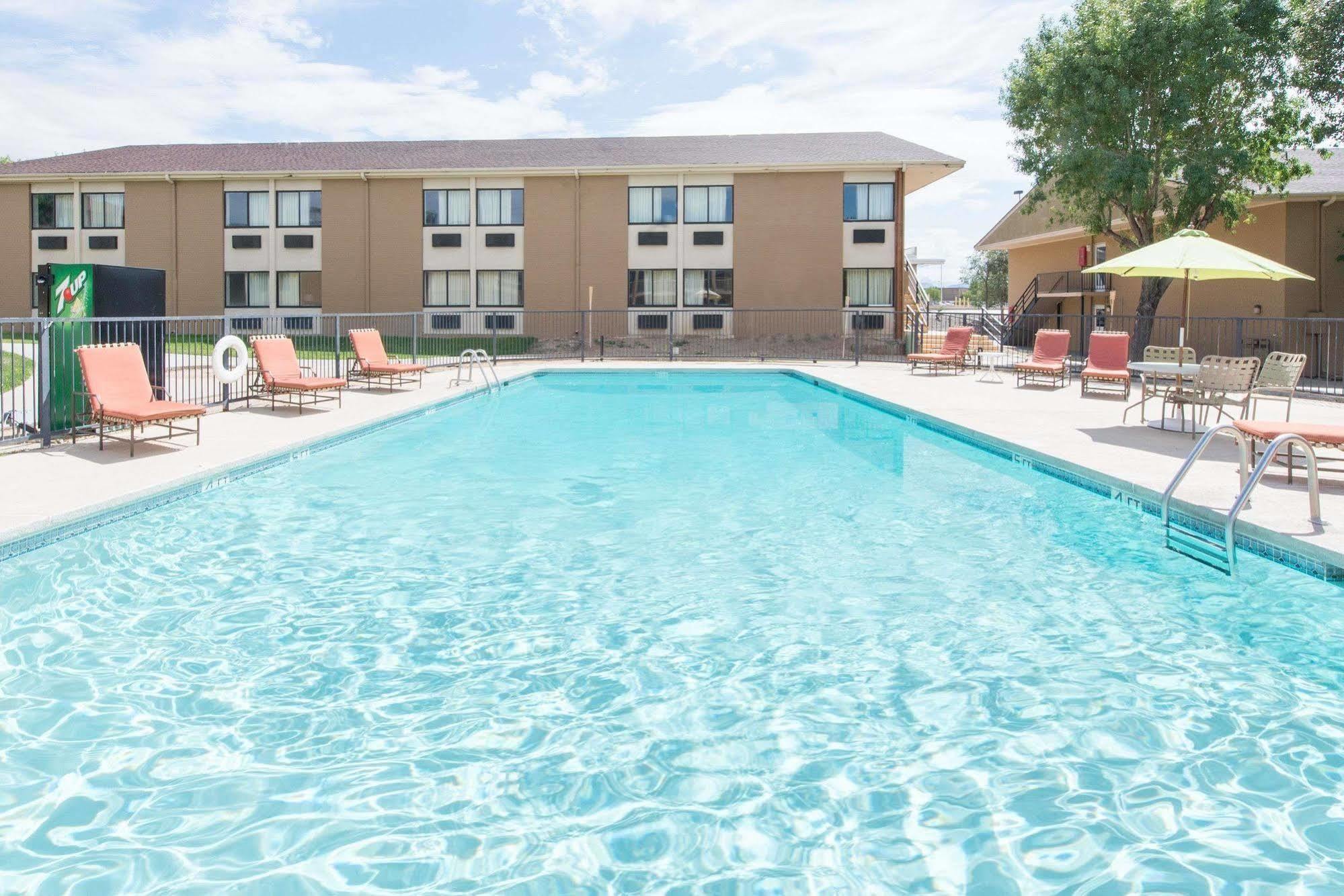 Hotel Ramada By Wyndham Albuquerque East Exteriér fotografie
