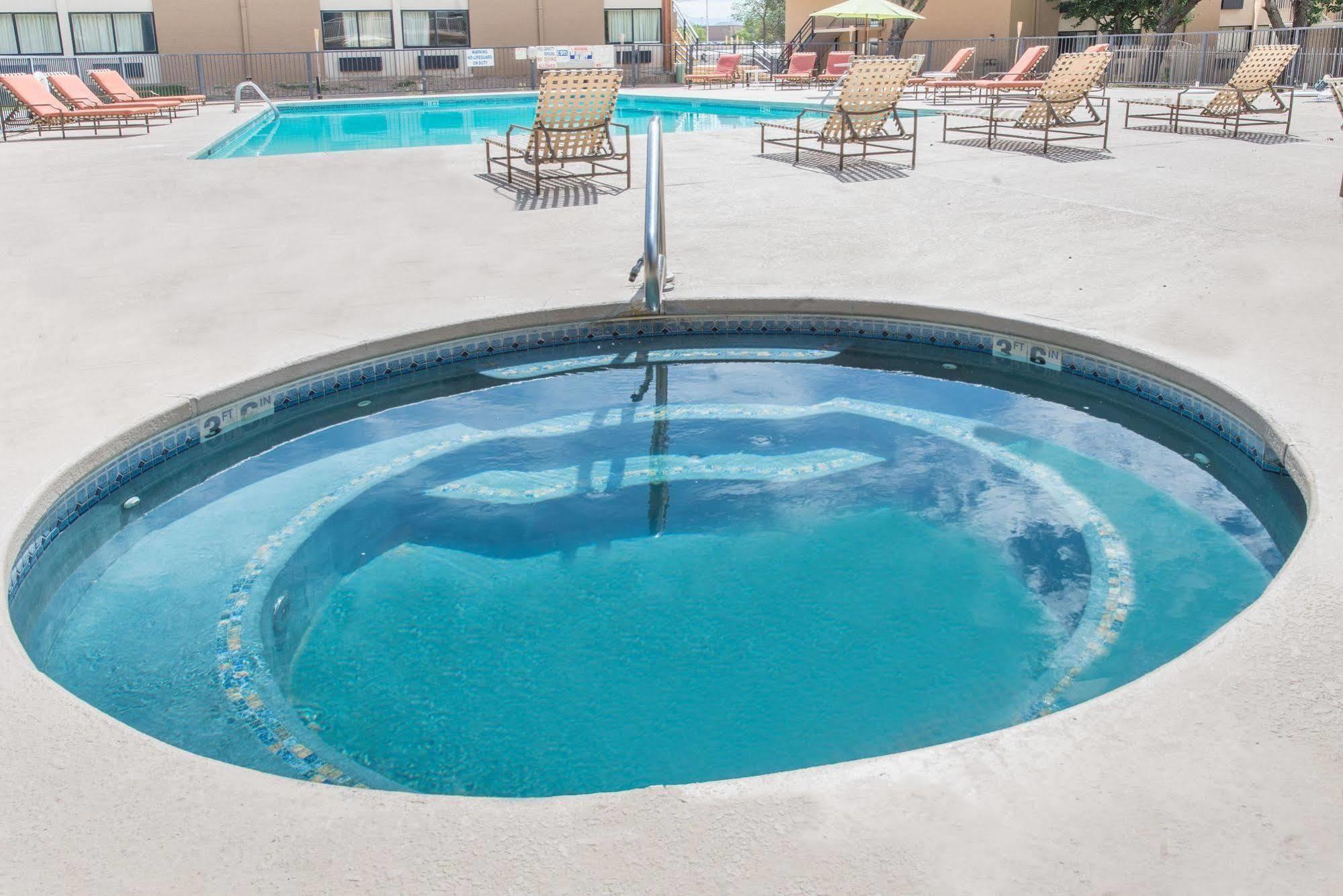 Hotel Ramada By Wyndham Albuquerque East Exteriér fotografie